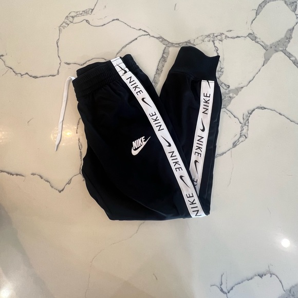 Tracksuit - Picture 2 of 4
